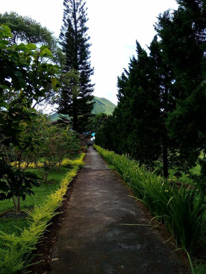 Alamanda Lokon Resort Tomohon Extérieur photo